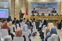 Direktur Jenderal Pengendalian Penyelenggaraan Haji dan Umrah Kemenhaj, Harun Al Rasyid memberikan arahan pada Diklat PPIH Kloter Embarkasi Padang 1447 H/2026 M, Kamis (5/2/2026). (Foto: Kemenhaj)