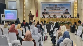 Direktur Jenderal Pengendalian Penyelenggaraan Haji dan Umrah Kemenhaj, Harun Al Rasyid memberikan arahan pada Diklat PPIH Kloter Embarkasi Padang 1447 H/2026 M, Kamis (5/2/2026). (Foto: Kemenhaj)