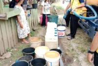 Pemkab Dharmasraya menyalurkan 16 tangki air bersih per hari ke wilayah yang paling terdampak kekeringan. (Foto: Pemkab Dharmasraya)