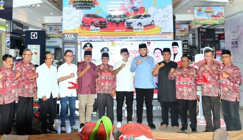 Wali Kota Padang Fadly Amran membuka kegiatan donor darah di SJS Plaza Lapai Padang, Rabu (18/2/2026). (Foto: Prokopim Padang)