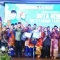 Wali Kota Padang Fadly Amran bersama The Winner Duta GenRe 2026 pada puncak Apresiasi Duta GenRe di Gedung Bagindo Aziz Chan Youth Center, Sabtu (14/2/2026). (Foto: Prokopim Padang)