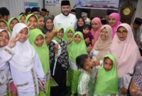 Wali Kota Padang Fadly Amran dalam kegiatan Safari Ramadan 1447 H di Musala Rambutan, Kelurahan Korong Gadang, Kecamatan Kuranji, Jumat (27/2/2026). (Foto: Prokopim Padang)