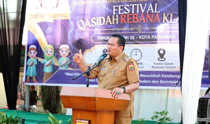 Wali Kota Pariaman, Yota Balad, membuka Festival Qasidah Rebana Klasik tingkat SD/MI se-Kota Pariaman di Halaman Kantor Camat Pariaman Selatan, Selasa (10/2/2026). (Foto: Kominfo Pariaman)