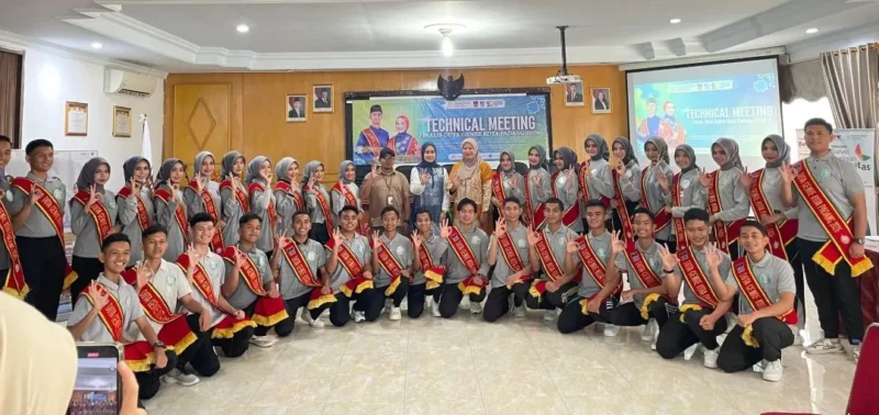 Para Finalis Duta Genre 2026 Kota Padang mendapatkan pembekalan kesehatan reproduksi remaja di Gedung Latbang BKKBN Sumbar, Minggu (1/2/2026). (Foto: Diskominfo Padang)