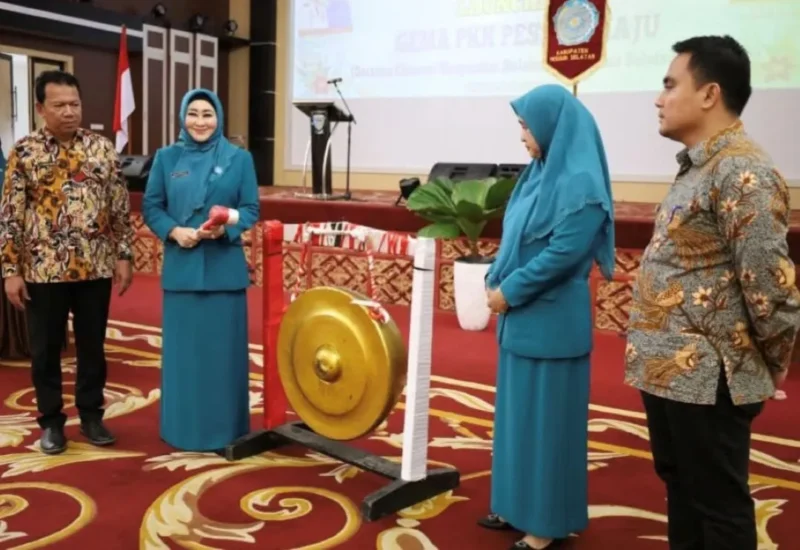 Sekretaris Daerah Kabupaten Pessel, Zainal Arifin menghadiri peluncuran GEMA PKK se-Kabupaten Pessel di Painan Convention Center, Kamis (29/1). (Foto: Pemkab Pessel)