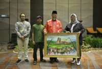 Gubernur Sumbar Mahyeldi saat Seminar Nasional Tata Kelola Lingkungan Berbasis Kearifan Lokal Nagari di Hotel Santika Padang, Kamis (12/2/2026). (Foto: ADPSB)