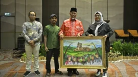 Gubernur Sumbar Mahyeldi saat Seminar Nasional Tata Kelola Lingkungan Berbasis Kearifan Lokal Nagari di Hotel Santika Padang, Kamis (12/2/2026). (Foto: ADPSB)