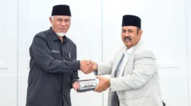 Gubernur Sumbar Mahyeldi Ansharullah dan Menteri PPN/Kepala Bappenas Rachmat Pambudy di Jakarta, Senin (23/2/2026). (Foto: ADPSB)