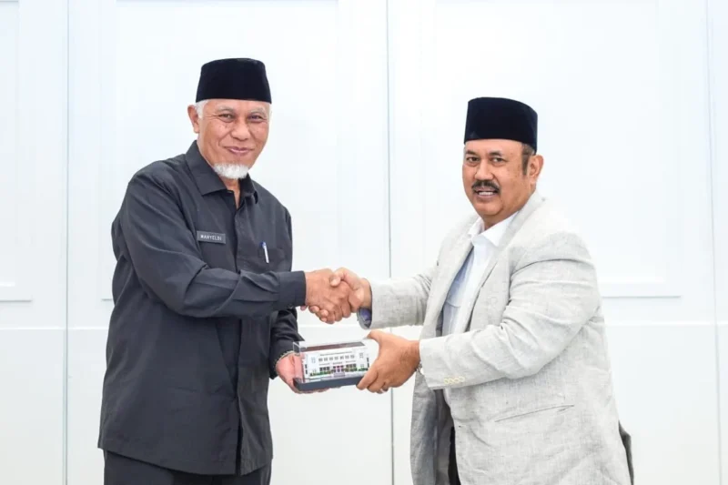 Gubernur Sumbar Mahyeldi Ansharullah dan Menteri PPN/Kepala Bappenas Rachmat Pambudy di Jakarta, Senin (23/2/2026). (Foto: ADPSB)