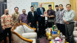 Gubernur Sumbar, Mahyeldi Ansharullah menemui Dubes Suriah untuk Indonesia, H E Abdulmonem Annan, di Kantor Kedutaan Besar Suriah, Jakarta, Selasa (3/2/2026). (Foto: ADPSB)