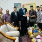 Gubernur Sumbar, Mahyeldi Ansharullah menemui Dubes Suriah untuk Indonesia, H E Abdulmonem Annan, di Kantor Kedutaan Besar Suriah, Jakarta, Selasa (3/2/2026). (Foto: ADPSB)