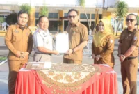 Serah terima sertifikat dan hibah tanah yang dilaksanakan bersama Kantor Pertanahan/ATR Pasbar, Senin (2/2). (Foto: Kominfo Pasbar)