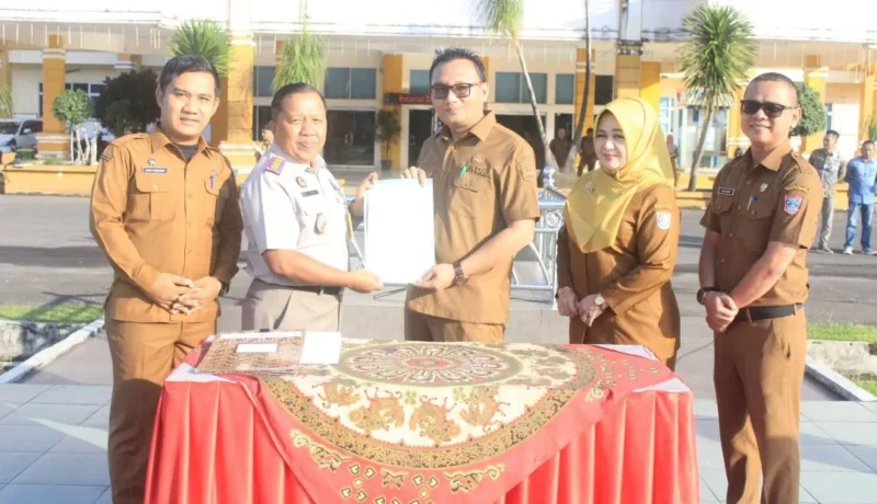 Serah terima sertifikat dan hibah tanah yang dilaksanakan bersama Kantor Pertanahan/ATR Pasbar, Senin (2/2). (Foto: Kominfo Pasbar)