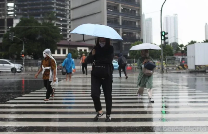 BMKG memprediksi cuaca cerah hingga hujan dengan intensitas sedang terjadi di Jakarta sepanjang hari ini, Rabu (4/2). (Foto: Website Pemprov DKI Jakarta)