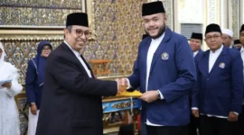 Wali Kota Padang Fadly Amran resmi dilantik sebagai Ketua PW IPQAH Provinsi Sumbar periode 2026–2031, Minggu (15/2/2026). (Foto: Prokopim Padang)