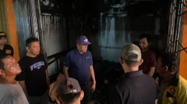 Wakil Wali Kota Payakumbuh, Elzadaswarman meninjau lokasi kebakaran di kawasan Pasar Blok Timur, Senin (16/2/2026) sekitar pukul 02.50 WIB. (Foto: MC Payakumbuh)