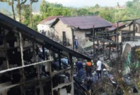 Empat unit rumah di RT 06 Sungai Andok, Kelurahan Kampung Manggis, Kecamatan Padang Panjang Barat (PPB) hangus terbakar, Jumat (20/2/2026). (Foto: Kominfo Padang Panjang)