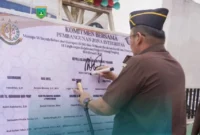 Kejari Padang Panjang mencanangkan Pembangunan Zona Integritas menuju WBK dan WBBM, Selasa (10/2/2025). (Foto: Kominfo Padang Panjang)