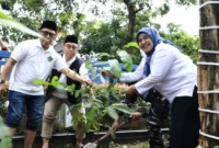 Kemenag menggelar Gerakan Bersama Bersih-Bersih Masjid (Geber Masjid) secara nasional, Senin (16/2/2026). (Foto: Kemenag)
