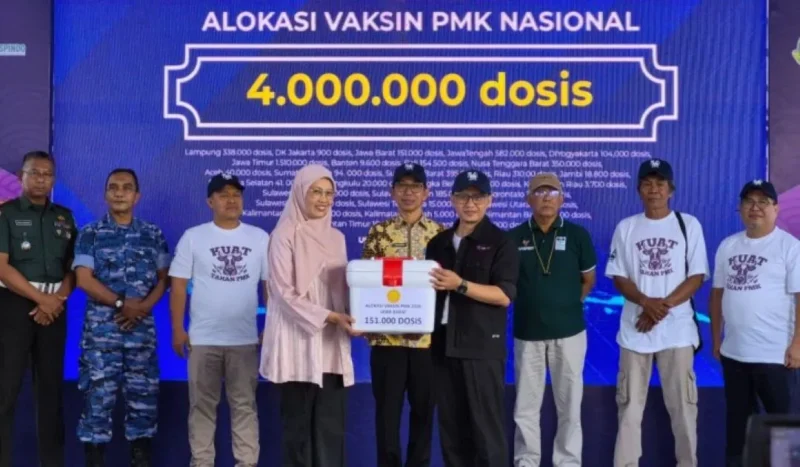 Kementerian Pertanian (Kementan) menggelontorkan 151 ribu dosis vaksin ke Jawa Barat untuk melindungi populasi ternak dan menekan risiko penularan PMK. (Foto: Kementan)
