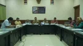 Ketua YPTP Ampri Satyawan memberikan keterangan pers terkait pergantian Rektor ITP, Selasa (24/2/2026). (Foto: Humas ITP)