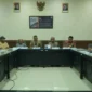 Ketua YPTP Ampri Satyawan memberikan keterangan pers terkait pergantian Rektor ITP, Selasa (24/2/2026). (Foto: Humas ITP)