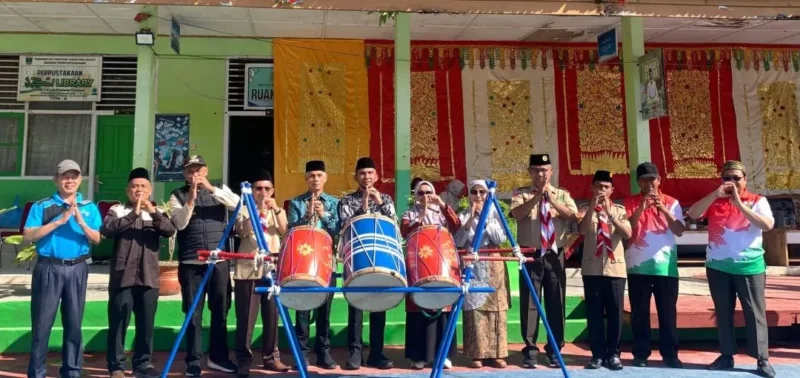 Wakil Wali Kota Padang Panjang, Allex Saputra membuka Lomba Kreativitas Prestasi Islam Pramuka (LKPIP) IV yang digelar MAN 3 Kota Padang Panjang, Sabtu (7/2/2025). (Foto: Kominfo Padang Panjang) 