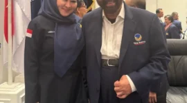 
Lisda Hendrajoni bersama Ketua Umum Partai Nasdem, Surya Paloh. (Foto: Dok. TA Lisda)