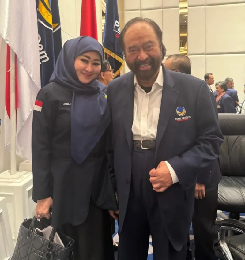 
Lisda Hendrajoni bersama Ketua Umum Partai Nasdem, Surya Paloh. (Foto: Dok. TA Lisda)