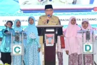 Wakil Wali Kota Padang Maigus Nasir membuka Lomba Cerdas Quran Tingkat SD dan SMP sederajat se-Kota Padang Tahun 2026 di Gedung Bagindo Aziz Chan Youth Center, Senin (9/2/2026). (Foto: Prokopim Padang)