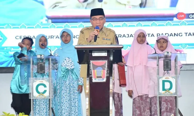 Wakil Wali Kota Padang Maigus Nasir membuka Lomba Cerdas Quran Tingkat SD dan SMP sederajat se-Kota Padang Tahun 2026 di Gedung Bagindo Aziz Chan Youth Center, Senin (9/2/2026). (Foto: Prokopim Padang)