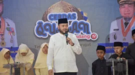 Wali Kota Fadly Amran menghadiri Grand Final Lomba Cerdas Qur’an tingkat SD dan SMP sederajat se-Kota Padang di Palanta Rumah Dinas Wali Kota, Minggu (15/2/2026). (Foto: Prokopim Padang)