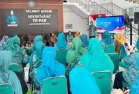Ketua TP PKK Kota, Ny. Maria Feronika Hendri membuka Lomba Kader Dasawisma Tingkat Kota Padang Panjang 2026 di Aula Sekretariat TP PKK Kita, Senin (2/2/2026). (Foto: Kominfo Padang Panjang)