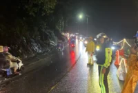 Polres Padang Panjang memberlakukan sistem buka tutup di kawasan longsor Lembah Anai Km 66,7, Sabtu (14/2/2026). (Foto: Satlantas Polres Padang Panjang)