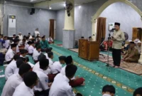 Wakil Wali Kota Padang, Maigus Nasir membuka kegiatan Pesantren Ramadhan 1447 H di Masjid Al-Munawarah, Kecamatan Nanggalo, Senin (23/2/2026). (Foto: Prokopim Padang)