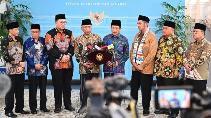 Menag Nasaruddin Umar bersama para pimpinan ormas Islam dan tokoh agama usai bertemu Presiden di Istana Merdeka, Jakarta, Selasa (3/2/2026). (Foto: Kemenag)
