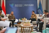 Menhub Dudy Purwagandhi berkoordinasi dengan Mendag Budi Santoso guna memastikan kelancaran distribusi logistik saat mudi Lebaran, di Jakarta, Selasa (24/2). (Foto: Kemenhub)