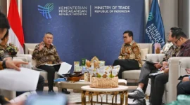 Menhub Dudy Purwagandhi berkoordinasi dengan Mendag Budi Santoso guna memastikan kelancaran distribusi logistik saat mudi Lebaran, di Jakarta, Selasa (24/2). (Foto: Kemenhub)