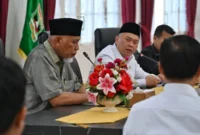 Menteri Perhubungan (Menhub) Dudy Purwagandhi menggelar rapat koordinasi dengan Gubernur Sumbar  Mahyeldi Ansharullah dan jajaran Pemprov di Padang, Kamis (26/2/2026). (Foto: Kemenhub)