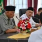 Menteri Perhubungan (Menhub) Dudy Purwagandhi menggelar rapat koordinasi dengan Gubernur Sumbar  Mahyeldi Ansharullah dan jajaran Pemprov di Padang, Kamis (26/2/2026). (Foto: Kemenhub)