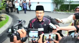 Mensos Saifullah Yusuf (Gus Ipul) memberikan keterangan usai menghadiri pertemuan tokoh organisasi kemasyarakatan Islam dengan Presiden Prabowo Subianto di Istana Kepresidenan, Selasa (3/2/2026). (Foto: Kemensos)