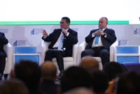 Mentan Andi Amran Sulaiman memaparkan strategi swasembada pangan di hadapan pelaku usaha dan ekonom dalam Indonesia Economic Outlook 2026, di Wisma Danantara Indonesia, Jakarta, Jumat (13/2). (Foto: Kementan)