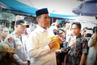 Menteri Pertanian (Mentan) Andi Amran Sulaiman saat melakukan inspeksi mendadak (sidak) di Pasar Kebayoran, Jumat (20/2/2026). (Foto: Kementan)