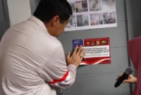 Menteri Perumahan dan Kawasan Permukiman (PKP), Maruarar Sirait meninjau program Gotong Royong Merenovasi Rumah Merah Putih di Jalan Cibuntu Selatan, Kota Bandung, Jumat (13/2/2026). (Foto: Kementerian PKP)