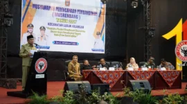 Wakil Wali Kota (Wawako) Padang Maigus Nasir membuka Musrenbang Kecamatan Lubuk Kilangan di Gedung Serba Guna PT Semen Padang, Indarung, Senin (9/2/2026). (Foto: Diskominfo Padang)