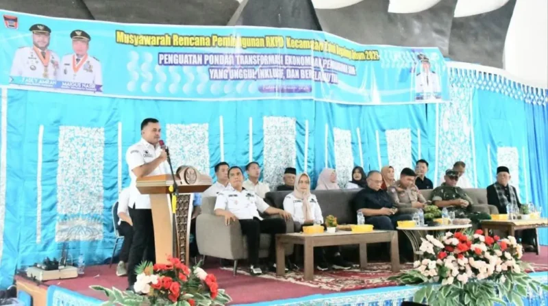 Pj Sekda Padang, Raju Minropa membuka Musrenbang RKPD Tahun 2027 di Kecamatan Lubuk Begalung, Rabu (11/2/2026). (Foto: Prokopim Padang)