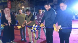 Wali Kota Padang Fadly Amran meresmikan kegiatan Nongkrong Kreatif di Taman Kota Tua, Kelurahan Pondok, Kecamatan Padang Barat, Sabtu malam (7/2/2026). (Foto: Prokopim Padang)