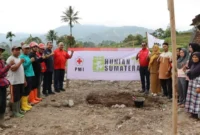 PMI Jakarta Selatan membangun huntap atau Rumah Tumbuh bagi penyintas bencana hidrometeorologi di Kecamatan Malalak, Kabupaten Agam, Sumbar. (Foto: Tiyo Surya Sakti)