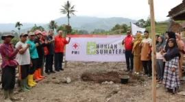PMI Jakarta Selatan membangun huntap atau Rumah Tumbuh bagi penyintas bencana hidrometeorologi di Kecamatan Malalak, Kabupaten Agam, Sumbar. (Foto: Tiyo Surya Sakti)