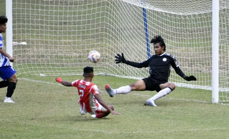 PSP Padang menang telak 6–1 atas Kompak Kampung Pisang di Liga 4 Sumbar yang dihelat di Stadion Utama Sumatera Barat, Lubuk Alung, Kabupaten Padangpariaman, Senin (2/2/2026). (Foto: Diskominfo Padang)